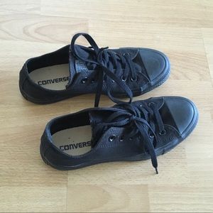 Converse Chuck Taylors all black